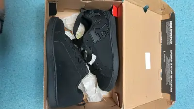Zapatillas negras DC Court Graffik para mujer - miniatura 1