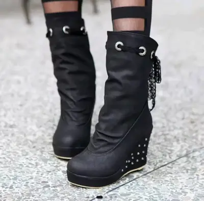 Botas negras con plataforma y tachas - miniatura 4