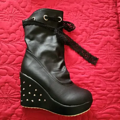 Botas negras con plataforma y tachas - miniatura 6