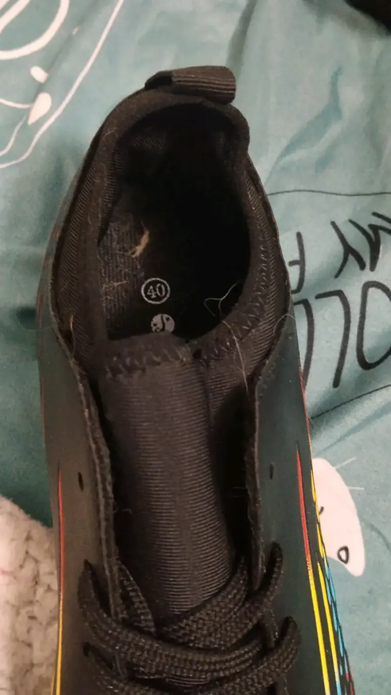 Zapatillas deportivas negras con diseño colorido - 2