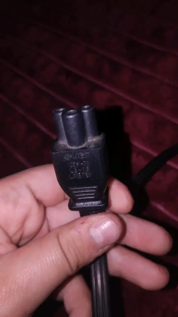 Parte de cargador para laptop - 4