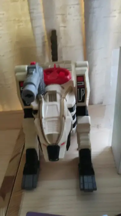 Figura de acción robot transformable blanco y negro - miniatura 3