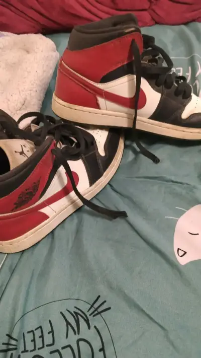 Zapatillas deportivas Air Jordan rojas y negras - miniatura 1