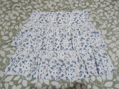 Falda corta con estampado floral azul - miniatura 2