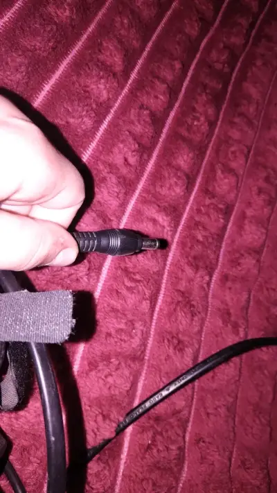 Cargador Toshiba para portátil con enchufe europeo - miniatura 3