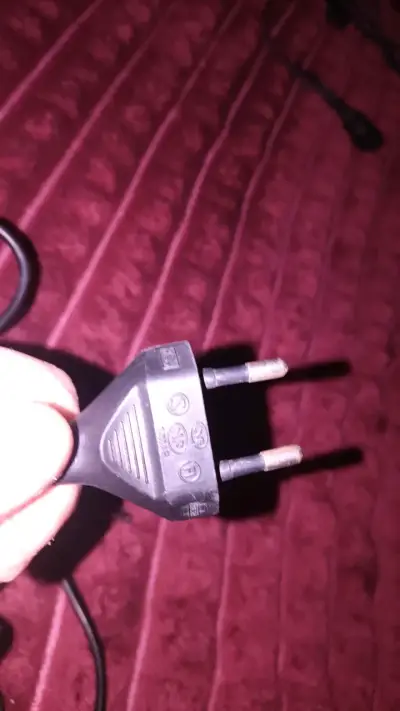 Cargador Toshiba para portátil con enchufe europeo - miniatura 4