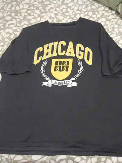 Polera negra con estampado Chicago 1980 - miniatura 1