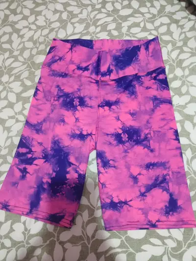 Shorts deportivos tie-dye rosa y morado - miniatura 1