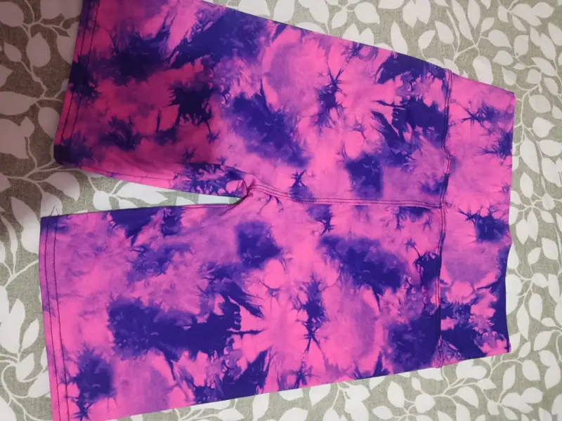 Shorts deportivos tie-dye rosa y morado - 2