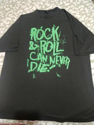 Polera negra con diseño Rock & Roll overzide - miniatura 1