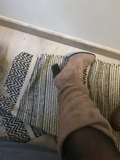 Botas altas de gamuza color beige - miniatura 2