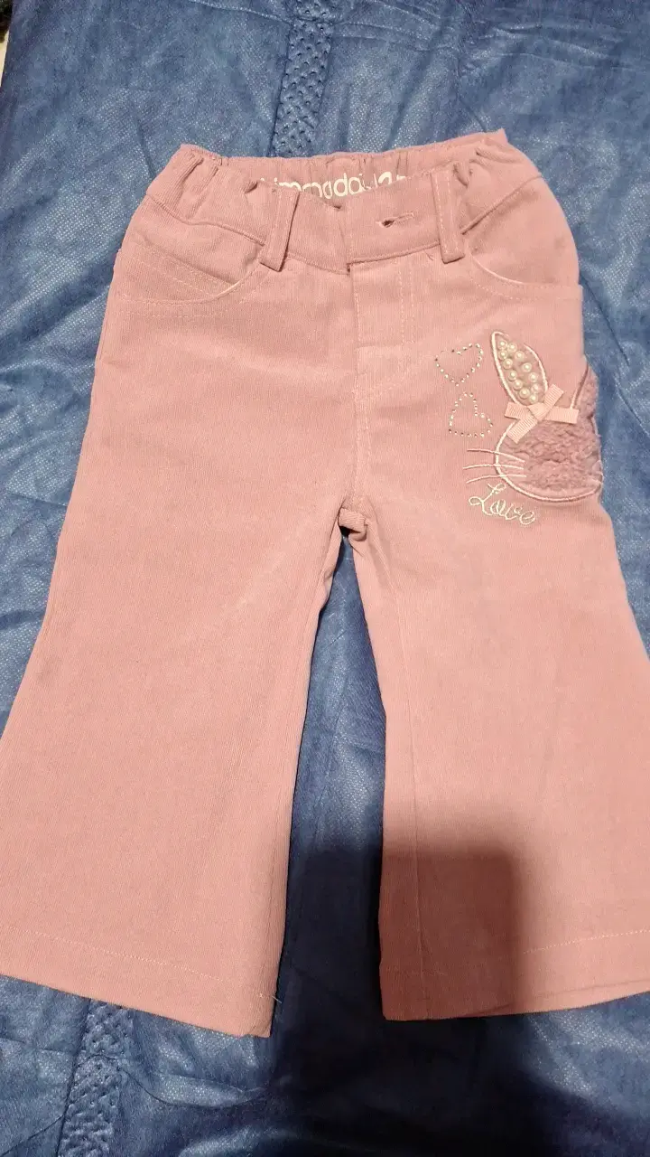 Pantalones rosados de niña con diseño de conejo - 1