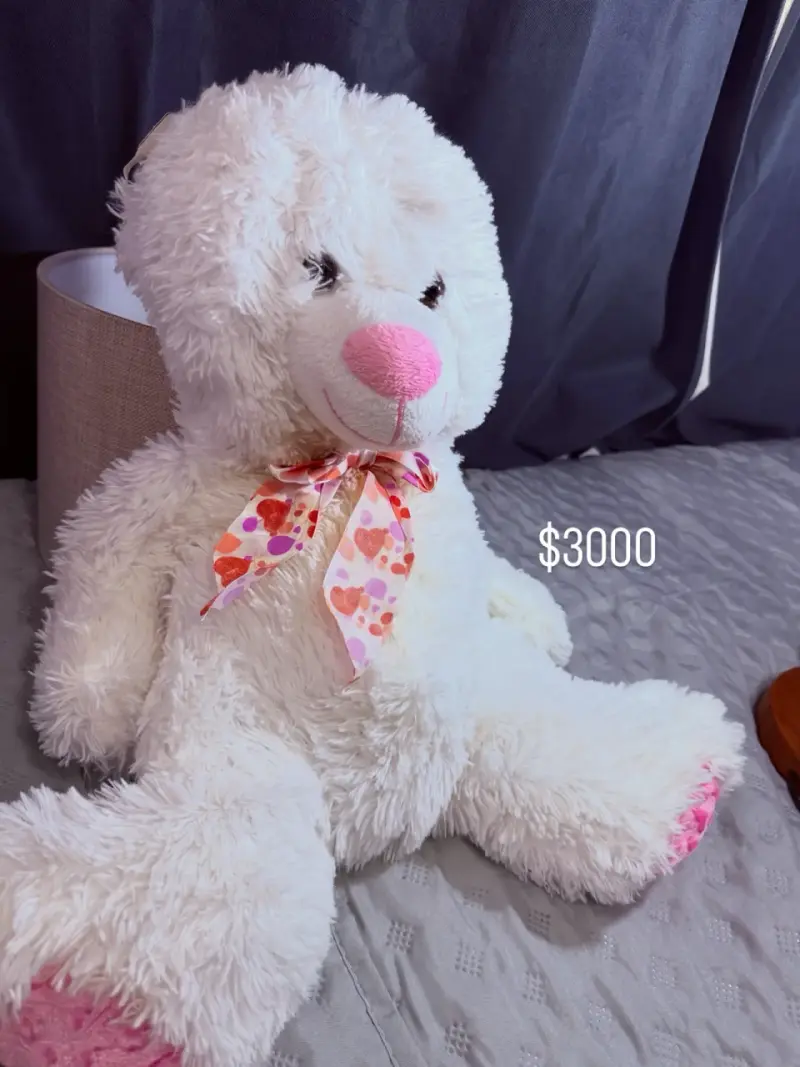 Peluche oso blanco con lazo colorido