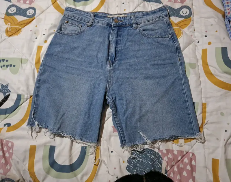 Shorts de mezclilla azul desgastados mujer - 1