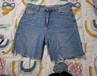 Shorts de mezclilla azul desgastados mujer - miniatura 1