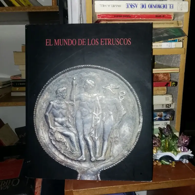 Libro 'El Mundo de los Etruscos' en buen estado