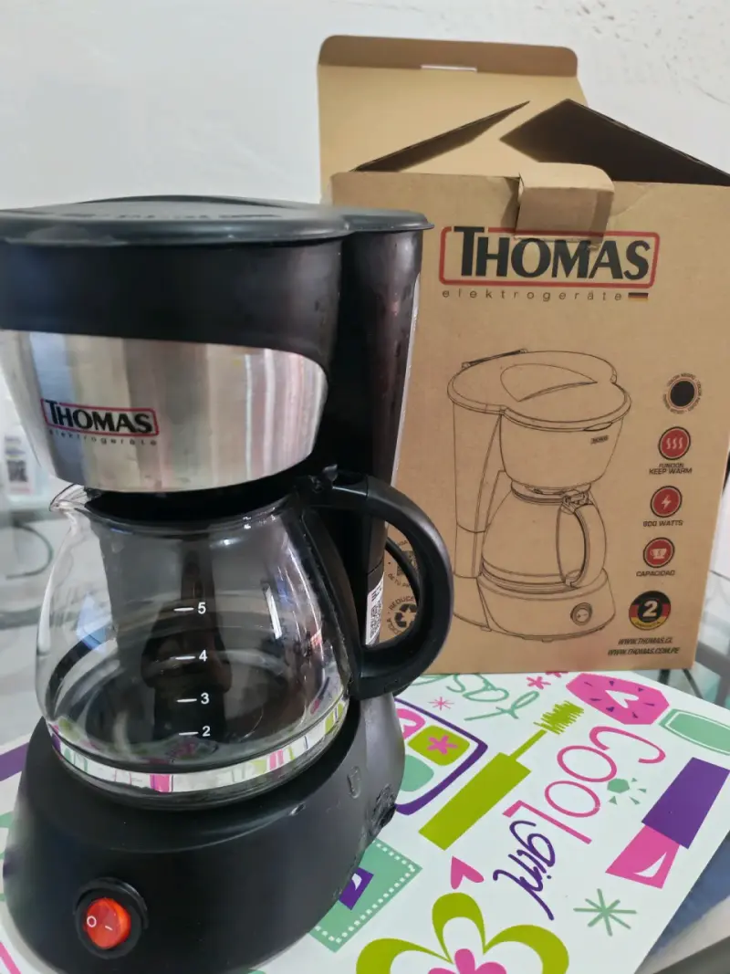 Cafetera Thomas TH-830 800W con Jarra de Vidrio