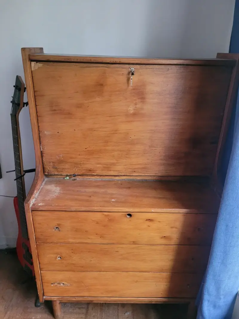 Escritorio de madera con cajones vintage