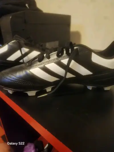 Zapatillas de fútbol Adidas talla 38,5 como nuevas - miniatura 1