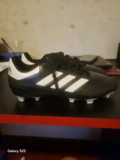 Zapatillas de fútbol Adidas talla 38,5 como nuevas - miniatura 3