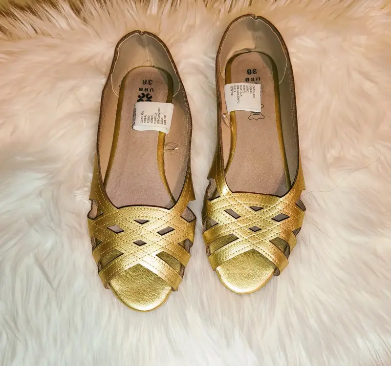 Sandalias doradas talla 38 marca URB