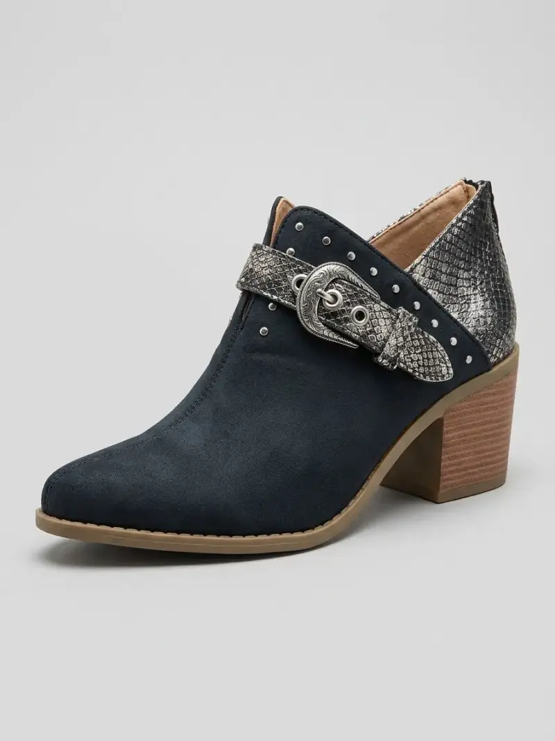 Botines de tacón azul con hebilla decorativa