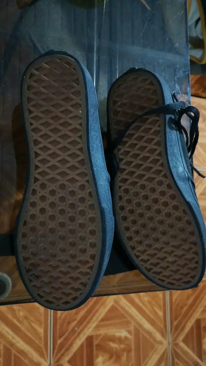 Zapatillas negras Vans clásicas - 2