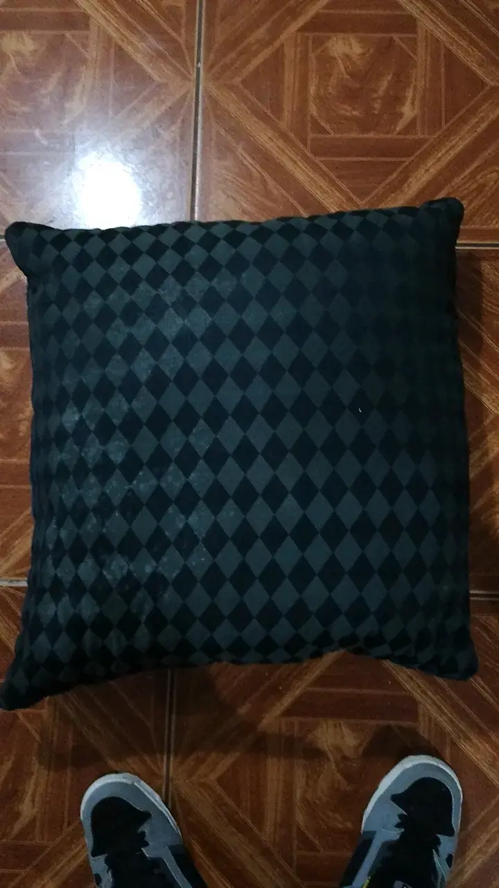 Cojín decorativo reversible negro y azul - 1