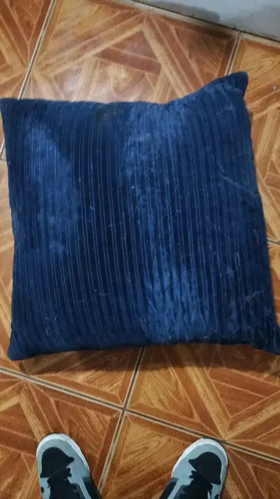 Cojín decorativo reversible negro y azul - miniatura 2