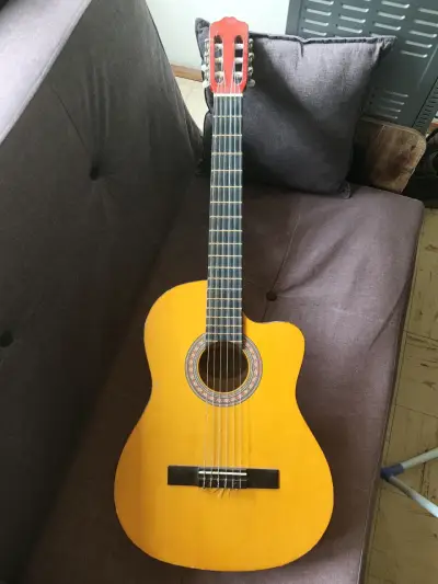 Guitarra acústica con control de tono pasivo - miniatura 1