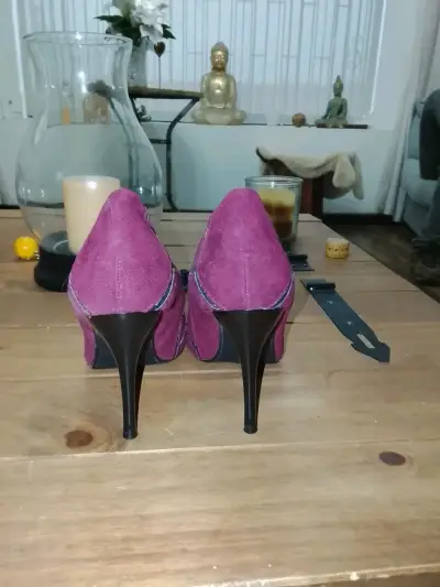 Zapatos de tacón alto fucsia elegantes - miniatura 4