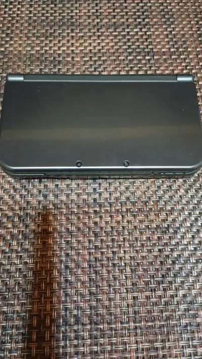 Consola portátil Nintendo 3DS XL negra - miniatura 1