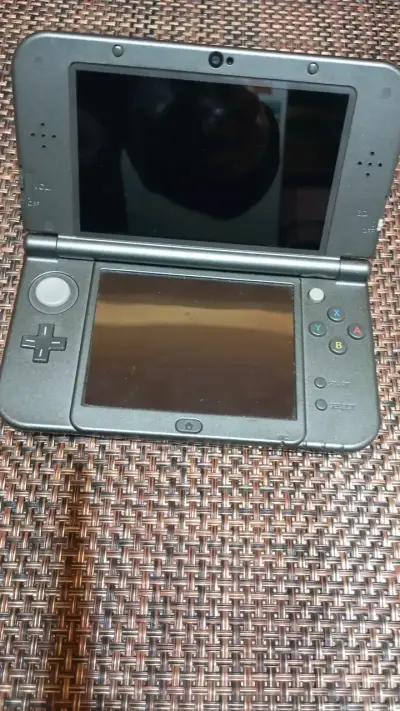 Consola portátil Nintendo 3DS XL negra - miniatura 2