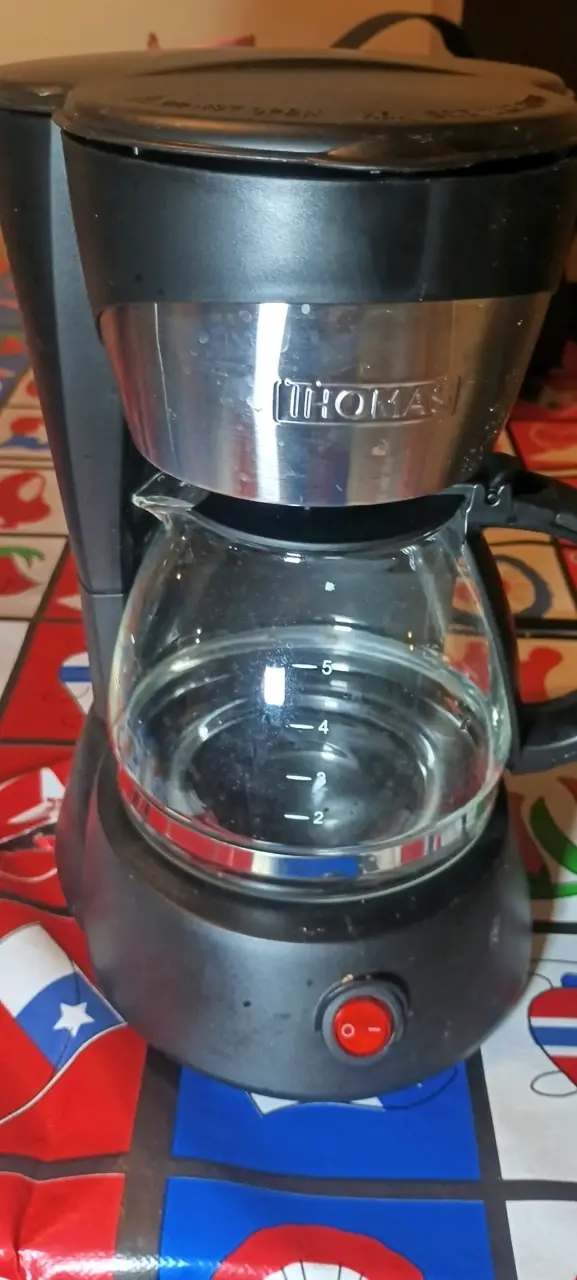 Cafetera eléctrica Thomas con jarra + filtro - 1