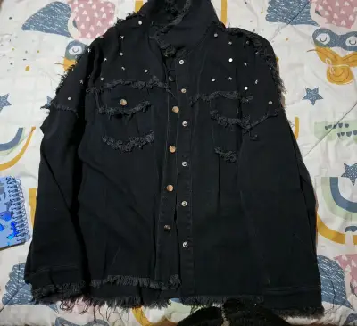Chaqueta de mezclilla negra con tachuelas - miniatura 1