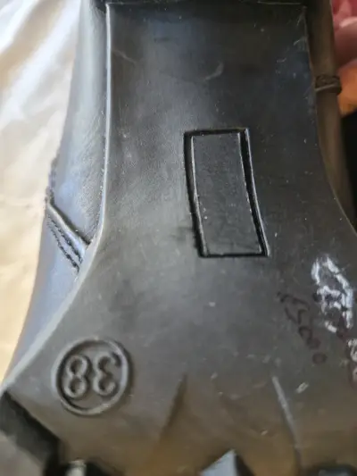 Botas negras de cuero con tacón alto - miniatura 4