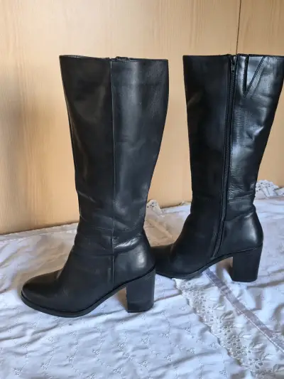 Botas de cuero negras con tacón alto - miniatura 1