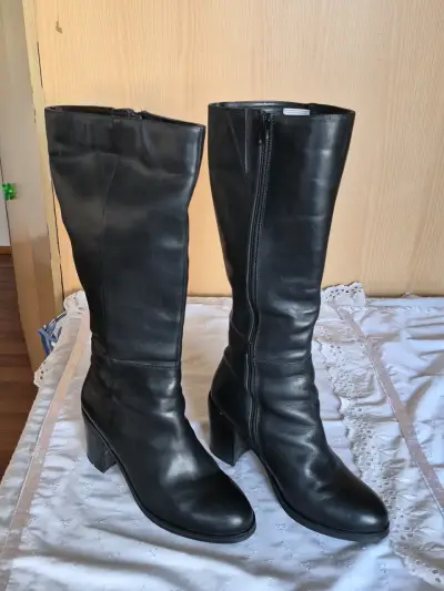 Botas de cuero negras con tacón alto - miniatura 2