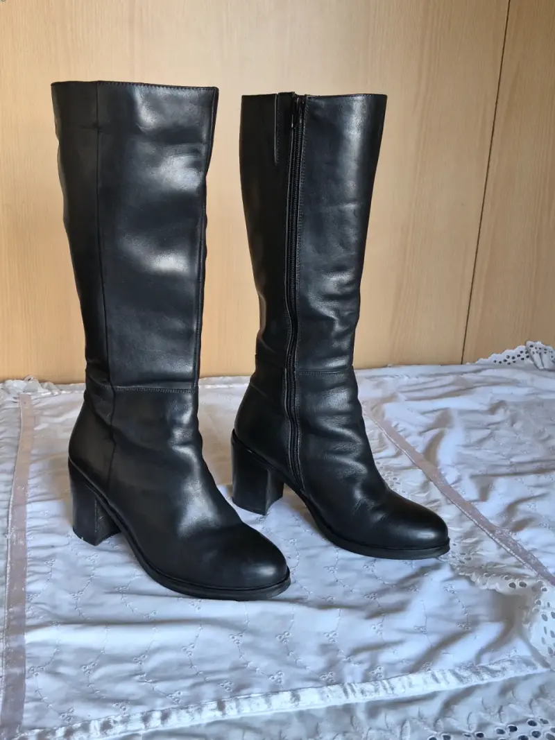 Botas de cuero negras con tacón alto - 3