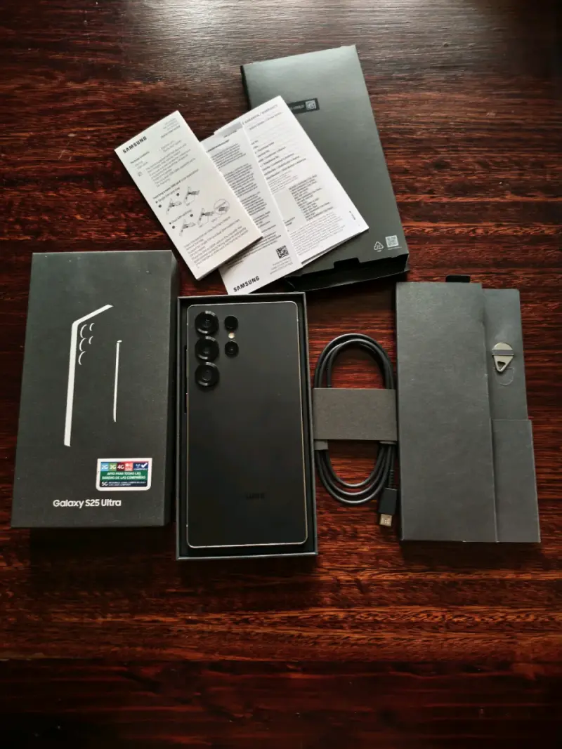 Samsung S25 Ultra con caja y accesorios - 2