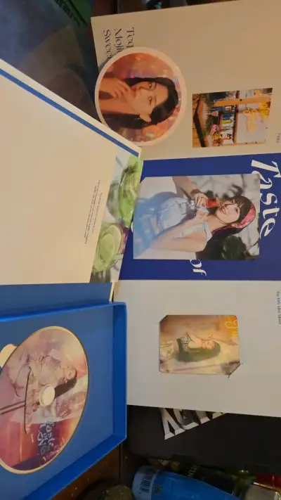 Álbum 'Taste of Love' de Twice con Photobook - miniatura 1