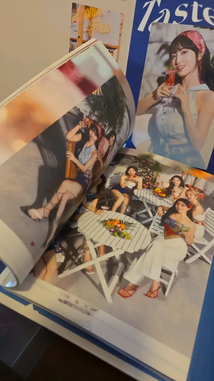 Álbum 'Taste of Love' de Twice con Photobook - 3