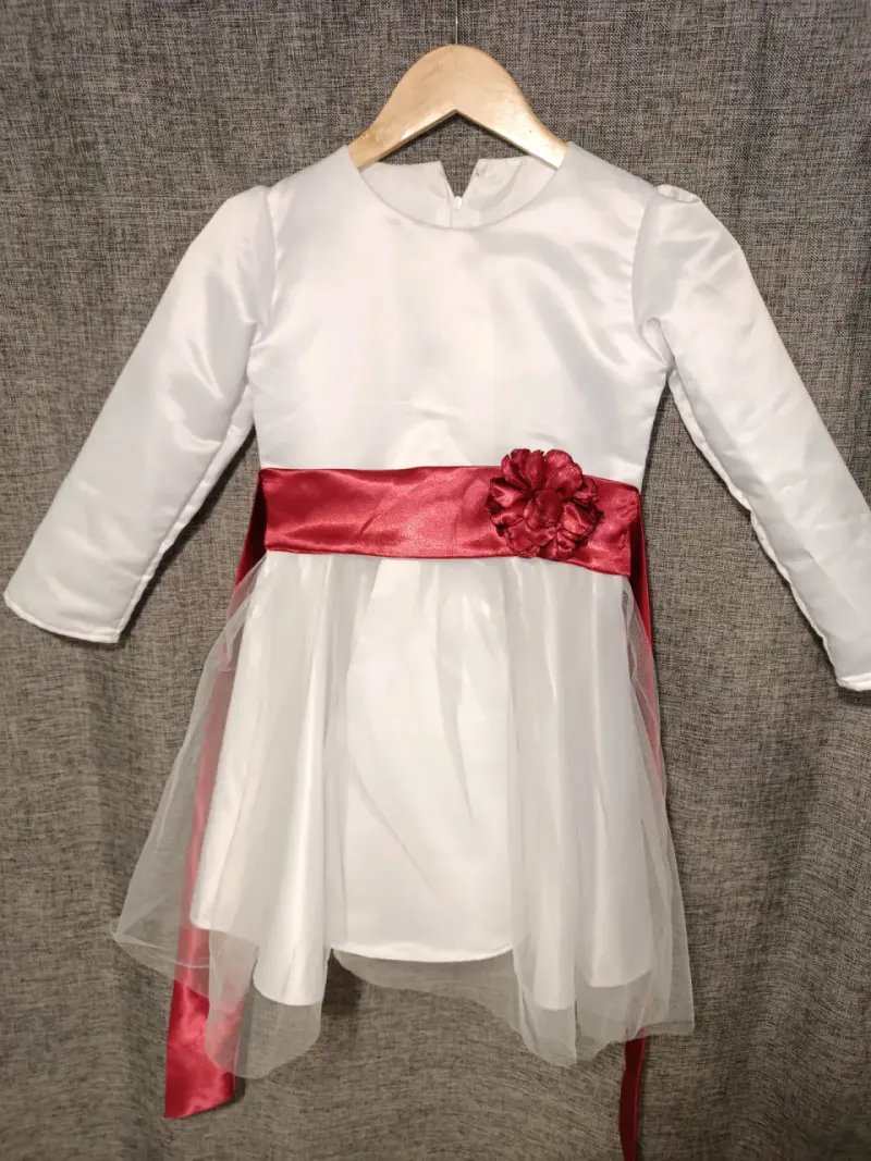 Vestido de niña blanco con lazo rojo - 1