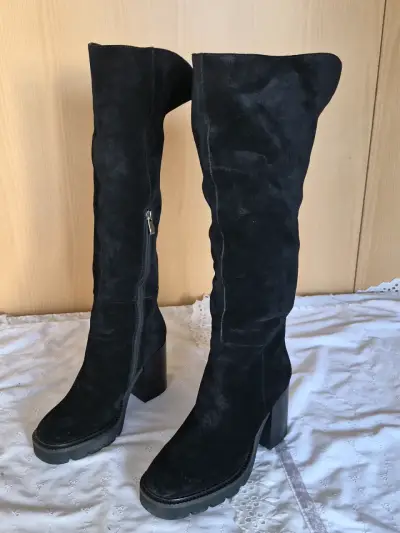 Botas negras de cuero altas con taco grueso - miniatura 1