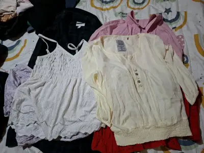 Lote de blusas y camisas para mujer - miniatura 1