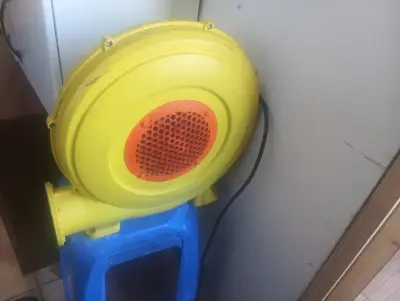 Inflador eléctrico más Juego tipo castillo - miniatura 1