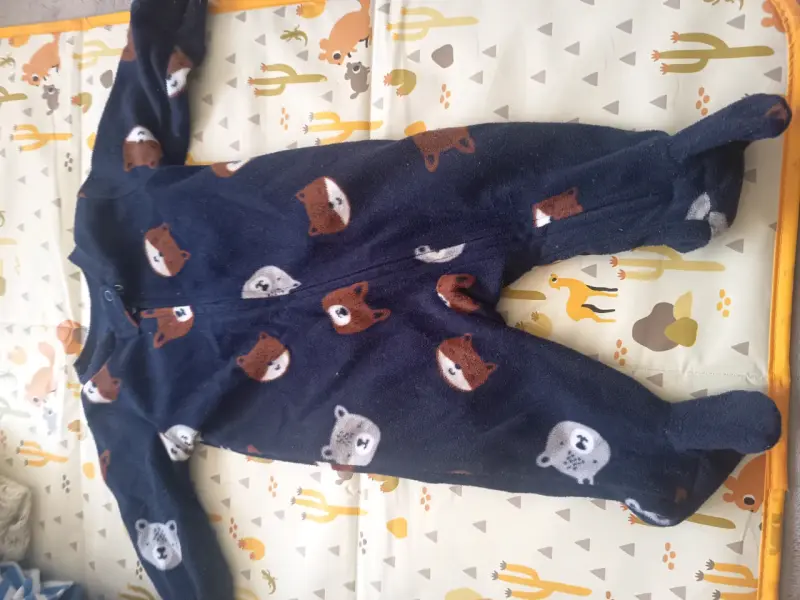 Lote de ropa para bebé con gorros y enteritos - 3