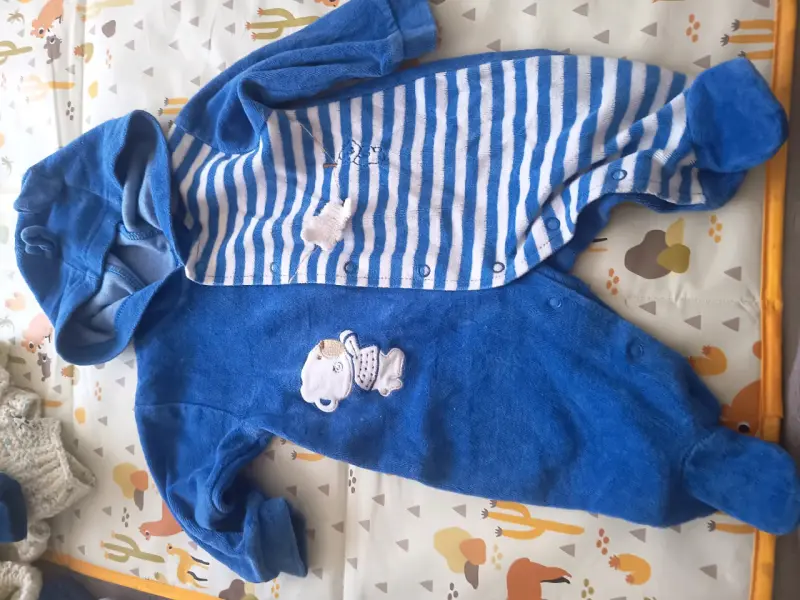 Lote de ropa para bebé con gorros y enteritos - 5