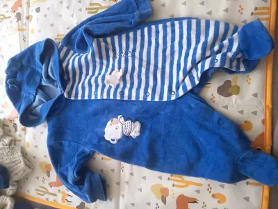 Lote de ropa para bebé con gorros y enteritos - miniatura 5