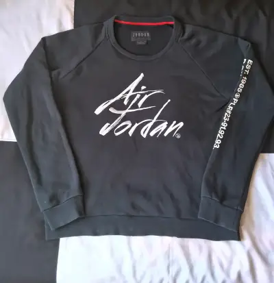 Polerón Air Jordan negro con diseño bordado - miniatura 1